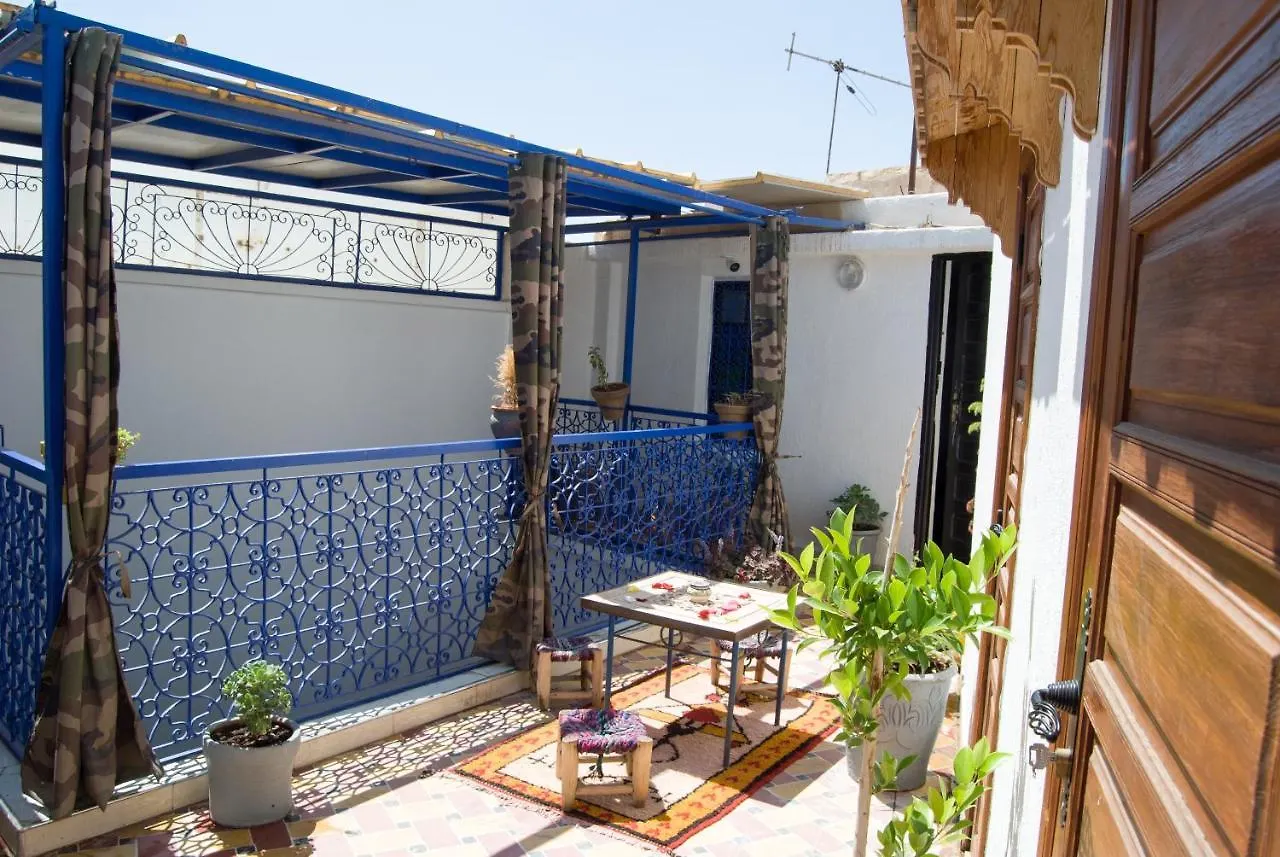 Riad Yenna contacts